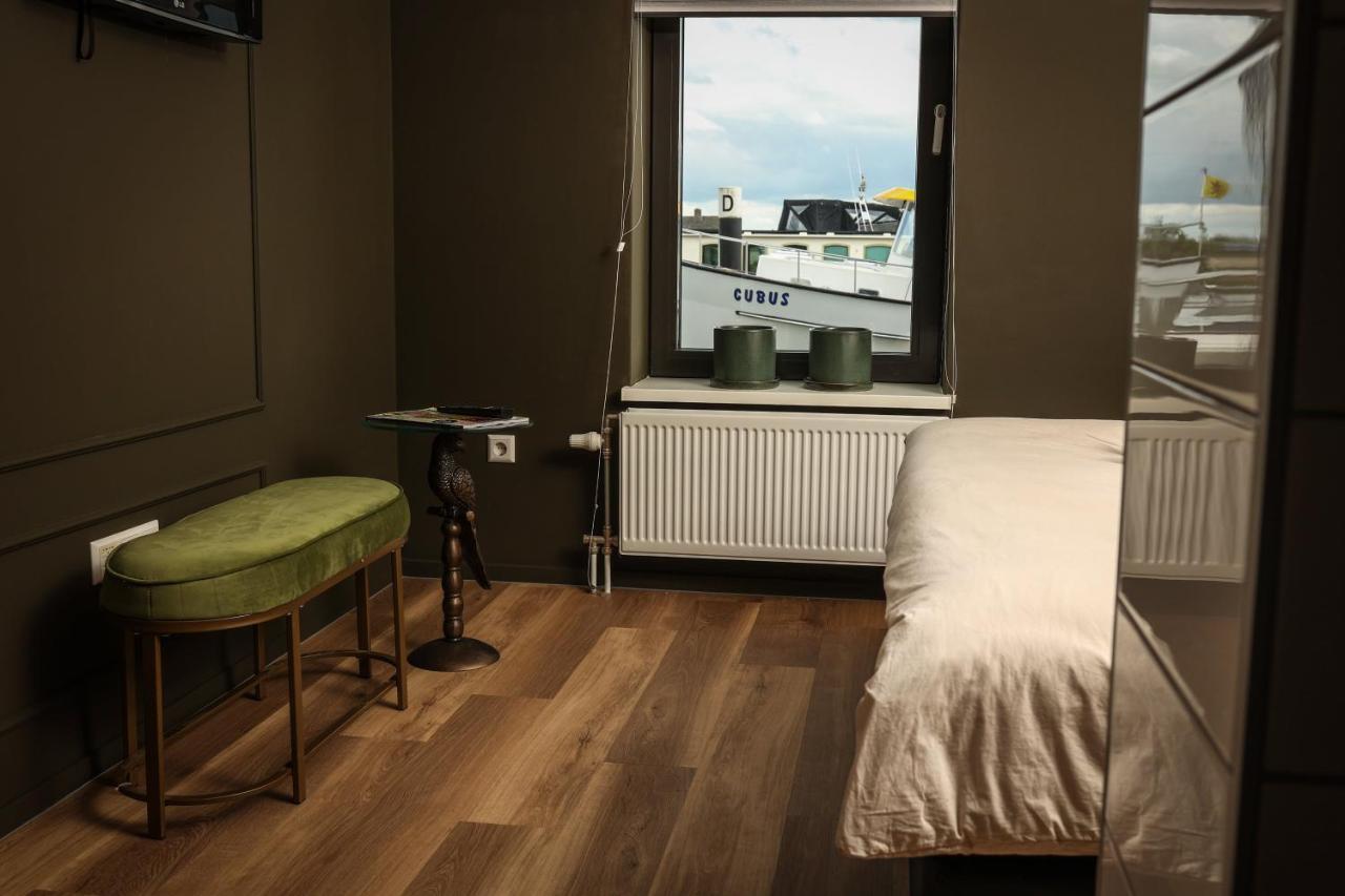 Hotel Heeren Aan De Haven Streefkerk Exterior foto
